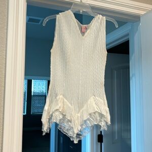 Feminine White sleevless top